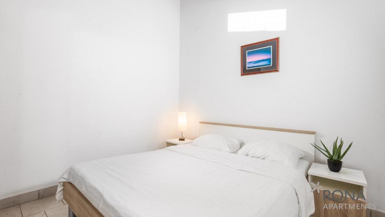 Rona Holiday Home Ana Пореч Экстерьер фото
